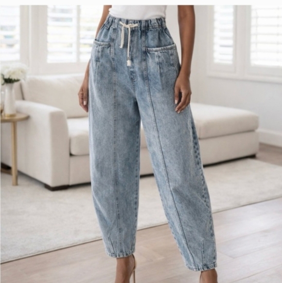 Very J Denim - NEW Very Jean Light True Blues Barrel Jeans NWT Size Small